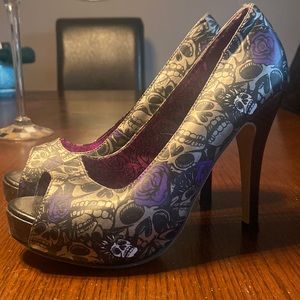 Iron fist heels size 6